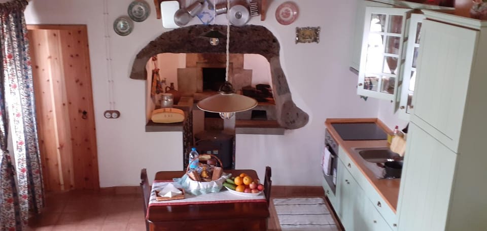 Kitchen or kitchenette, Dining area, Buffet breakfast