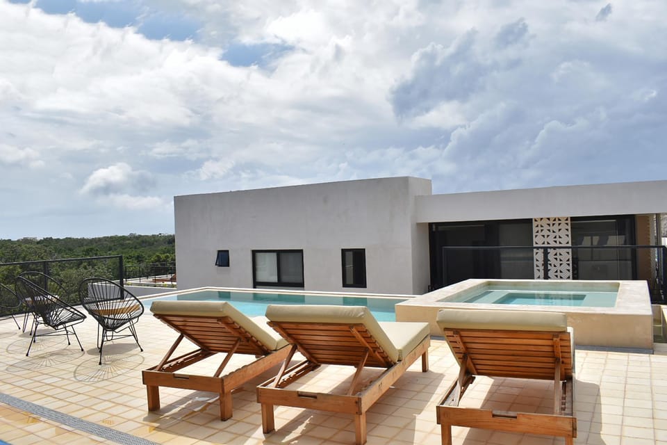 Swimming pool, Swimming pool