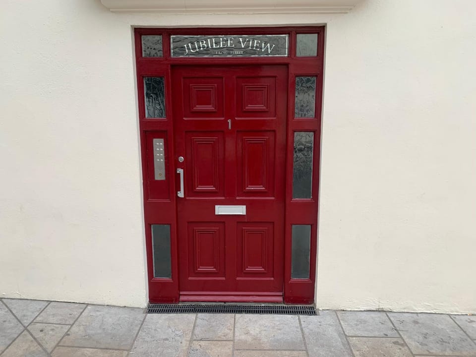 Amazing sea views ,brilliant location Apartment Apartment in Weymouth