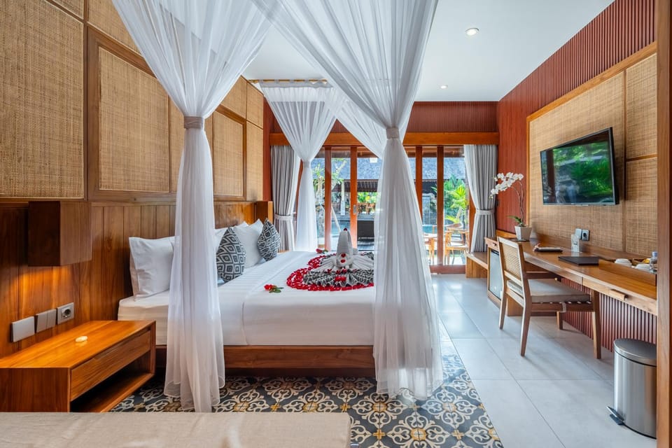 TV and multimedia, Photo of the whole room, minibar