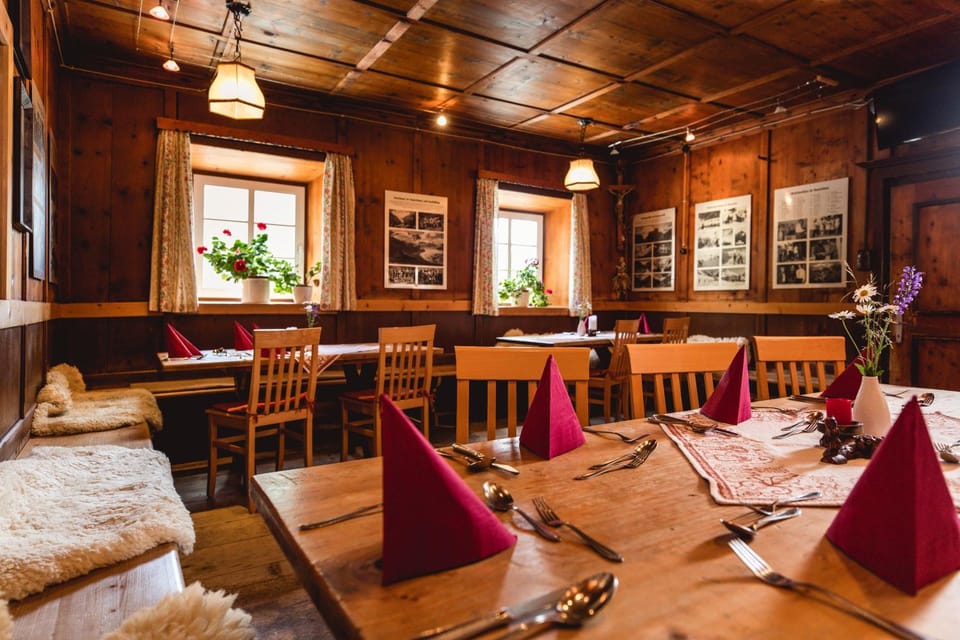 Restaurant/places to eat, Meeting/conference room
