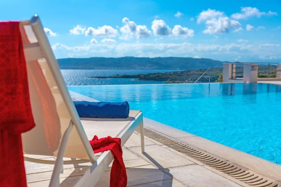 Day, Natural landscape, View (from property/room), Balcony/Terrace, Lake view, Mountain view, Pool view, Sea view, Swimming pool, sunbed