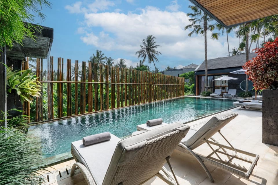 Pool view, Swimming pool, sunbed