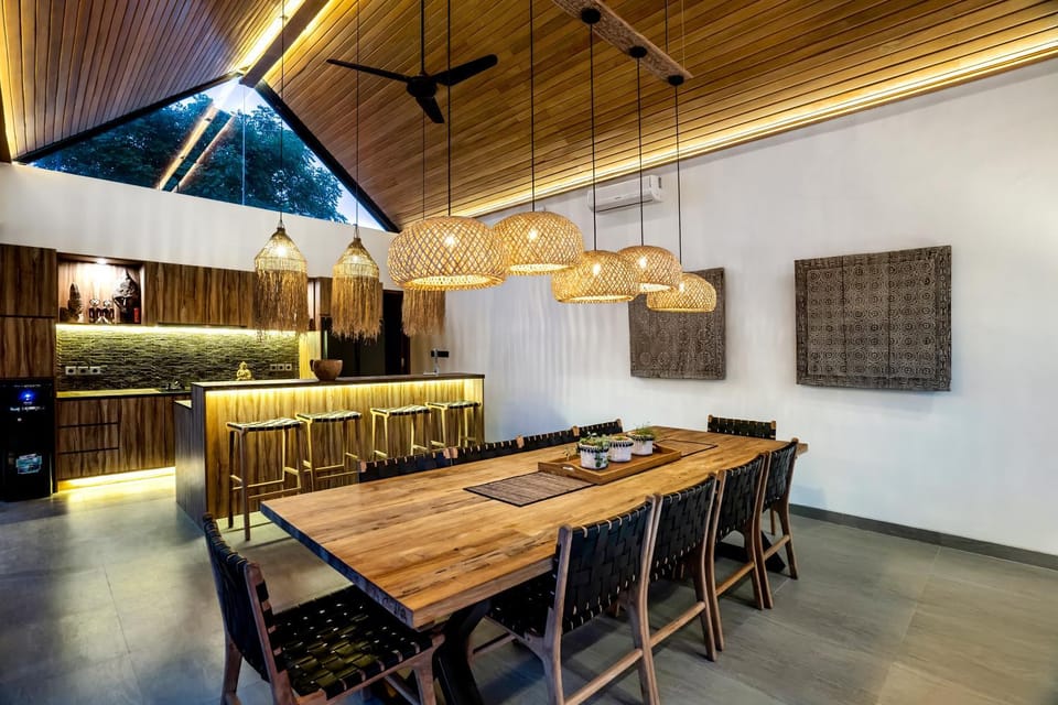 Kitchen or kitchenette, Seating area, Dining area