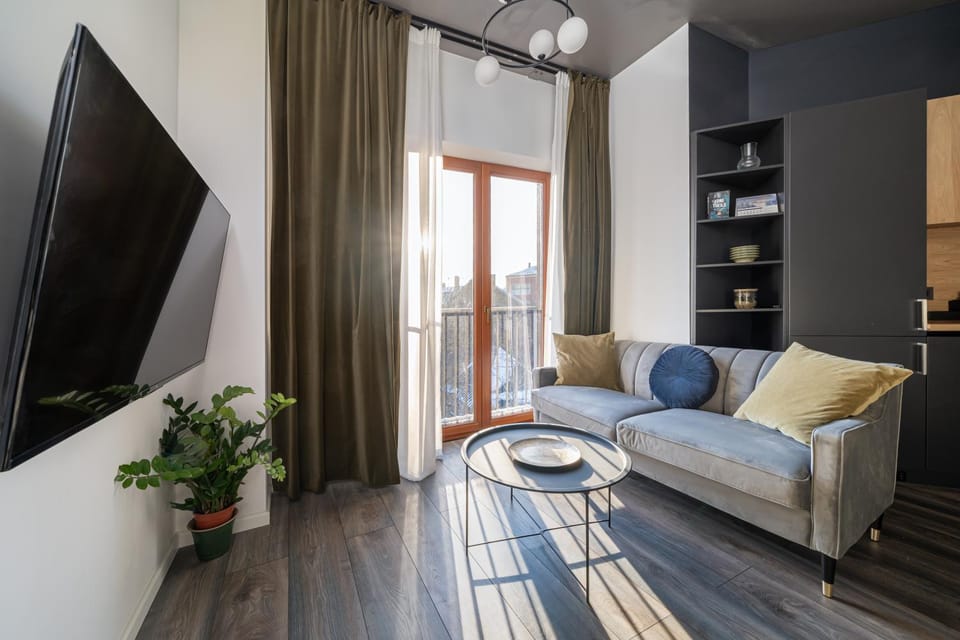 TV and multimedia, Living room, Seating area, Evening entertainment