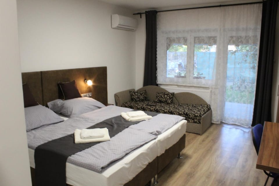 Bed, Living room, Photo of the whole room, Bedroom