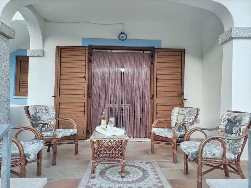 Patio, Facade/entrance