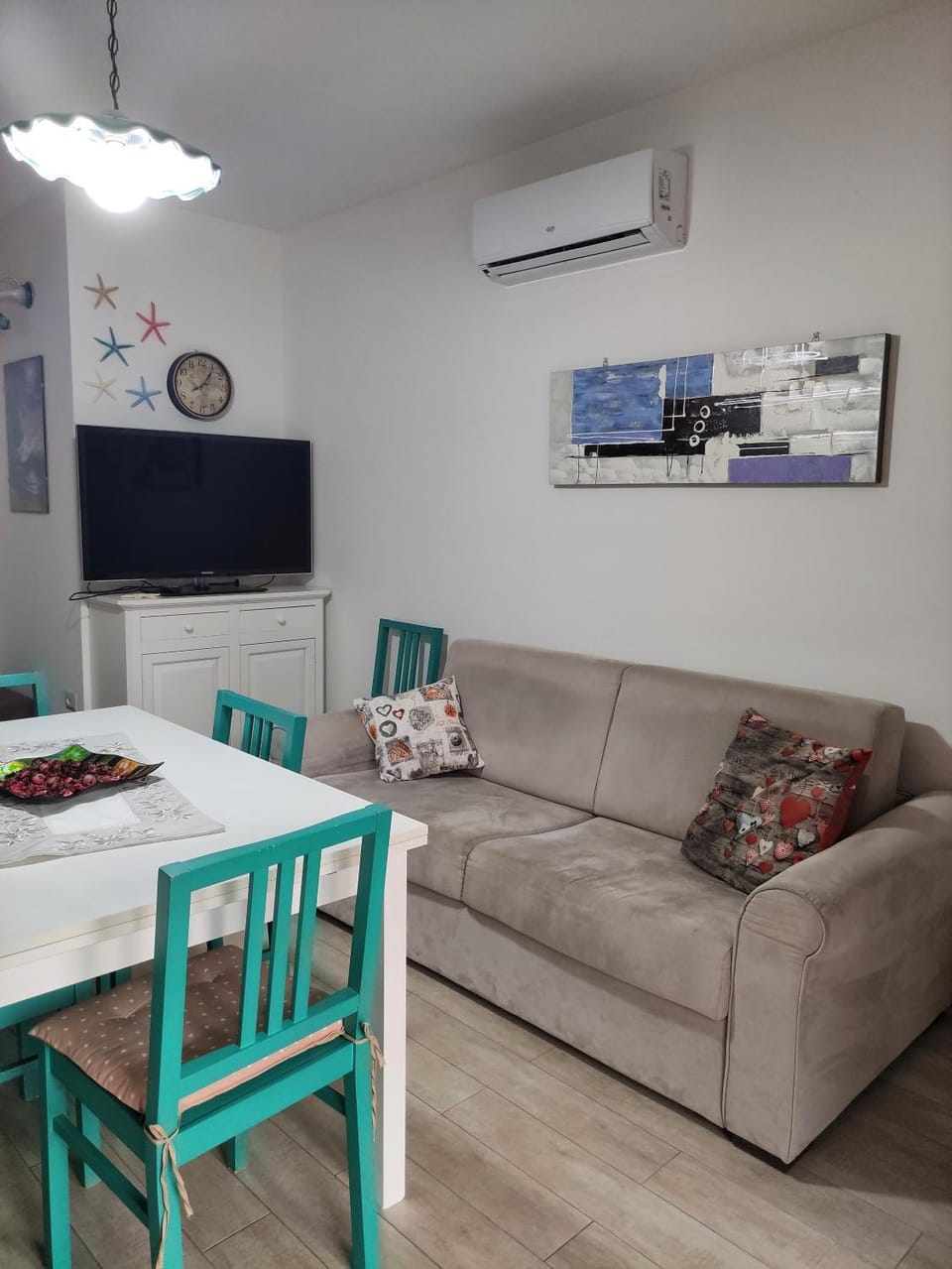 Living room, Seating area, Dining area