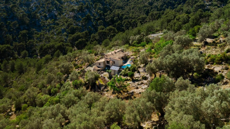 Property building, Natural landscape, Mountain view, Swimming pool