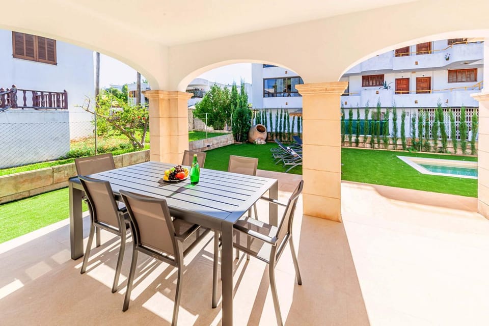 Balcony/Terrace, Swimming pool, sunbed