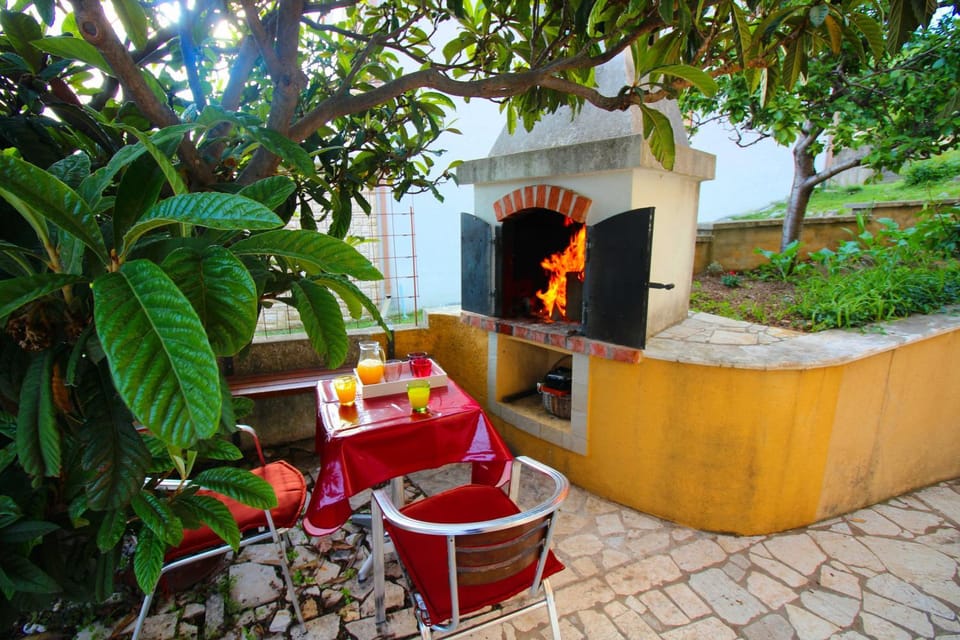 Patio, BBQ facilities
