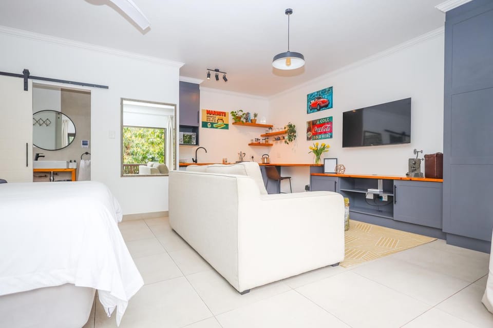 Kitchen or kitchenette, Photo of the whole room, minibar