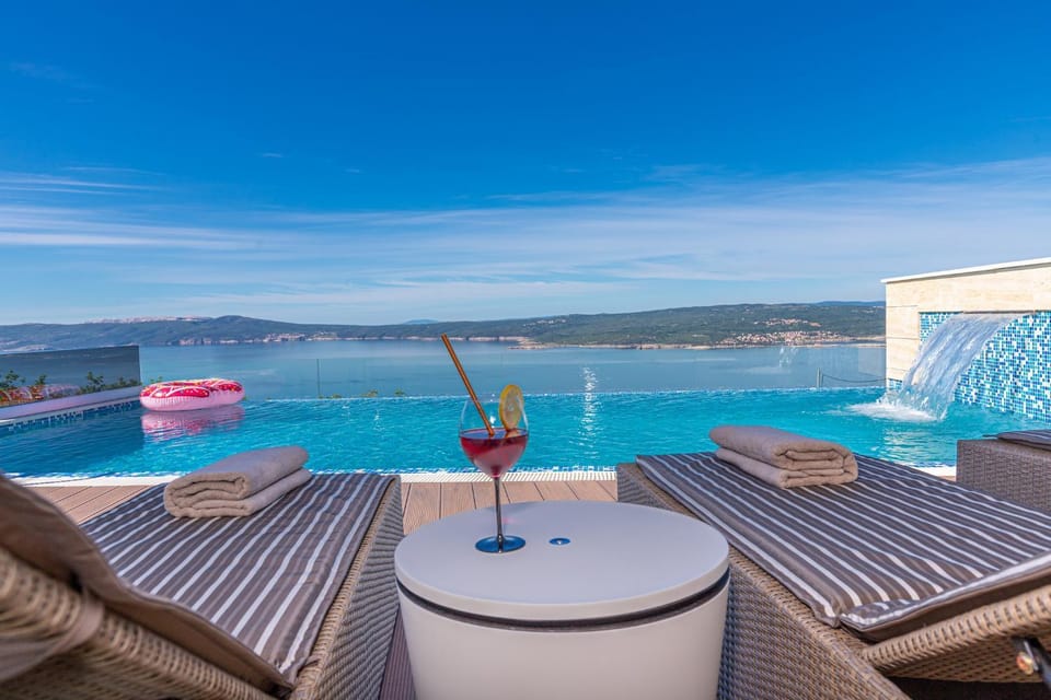 Sea view, Swimming pool