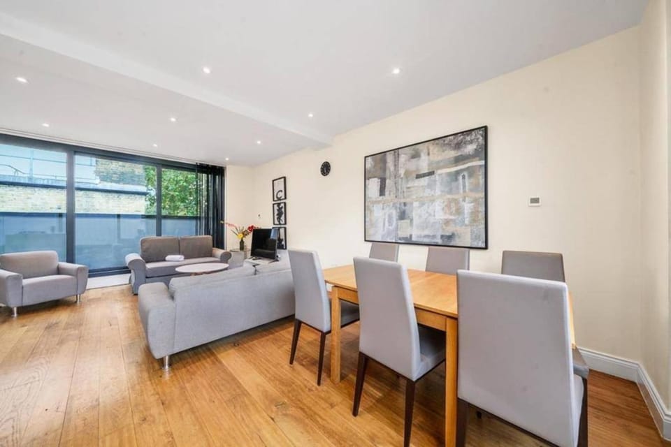 3 Bedroom Duplex Penthouse In Camden Apartment in London Borough of Islington