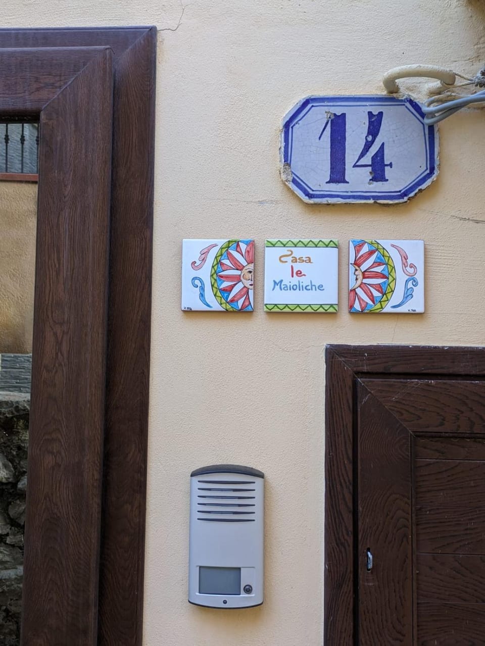 Property building, Facade/entrance
