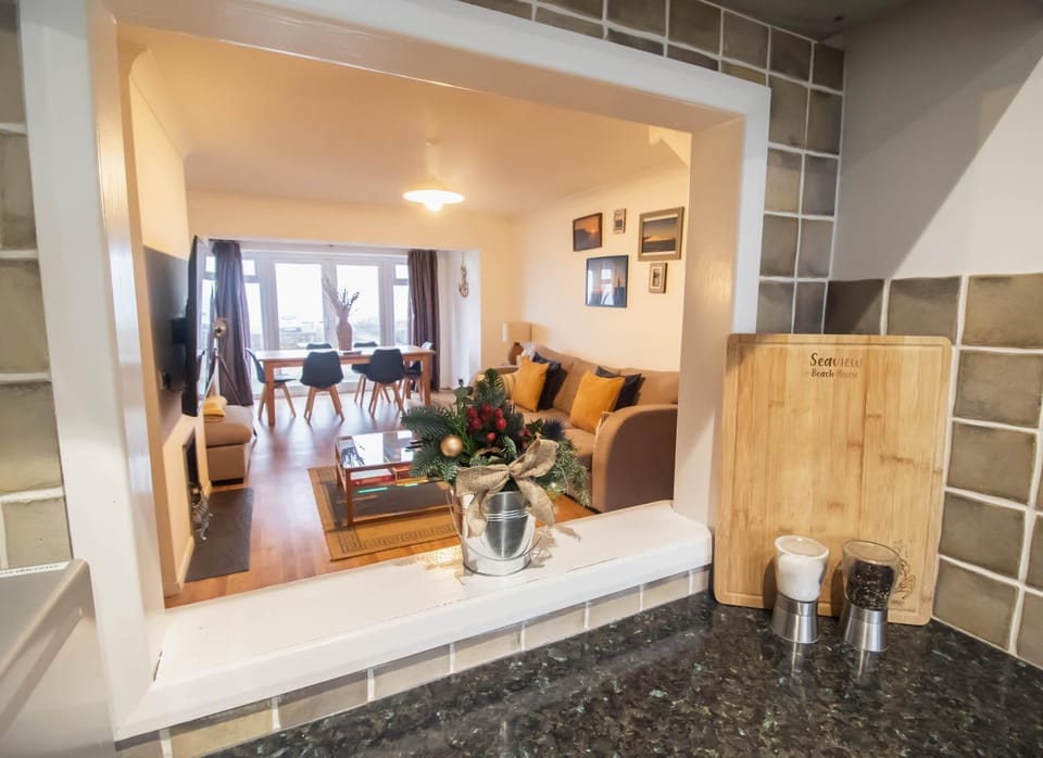 Kitchen or kitchenette, Living room, kitchen