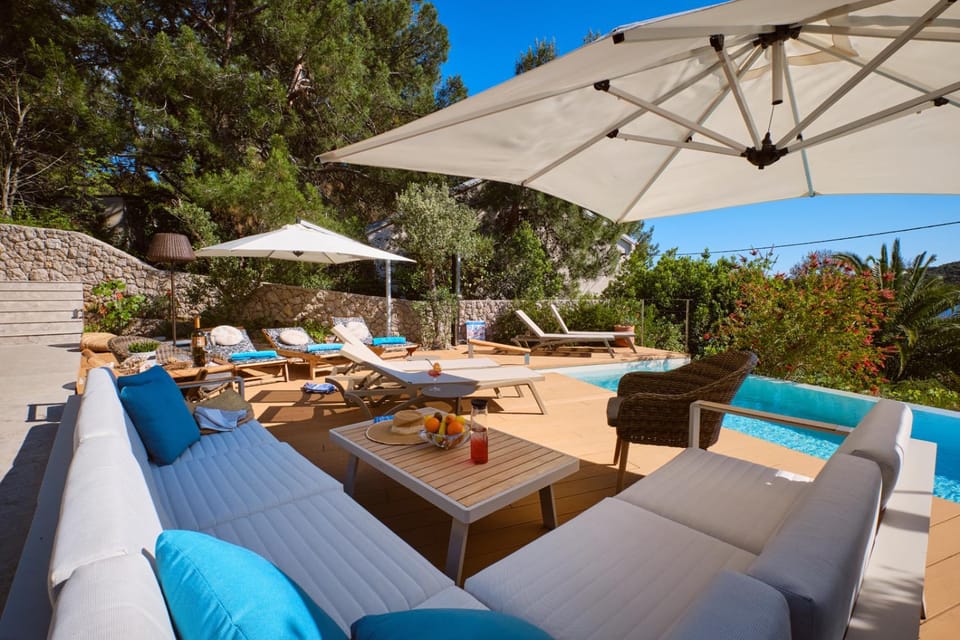 Pool view, Swimming pool, sunbed