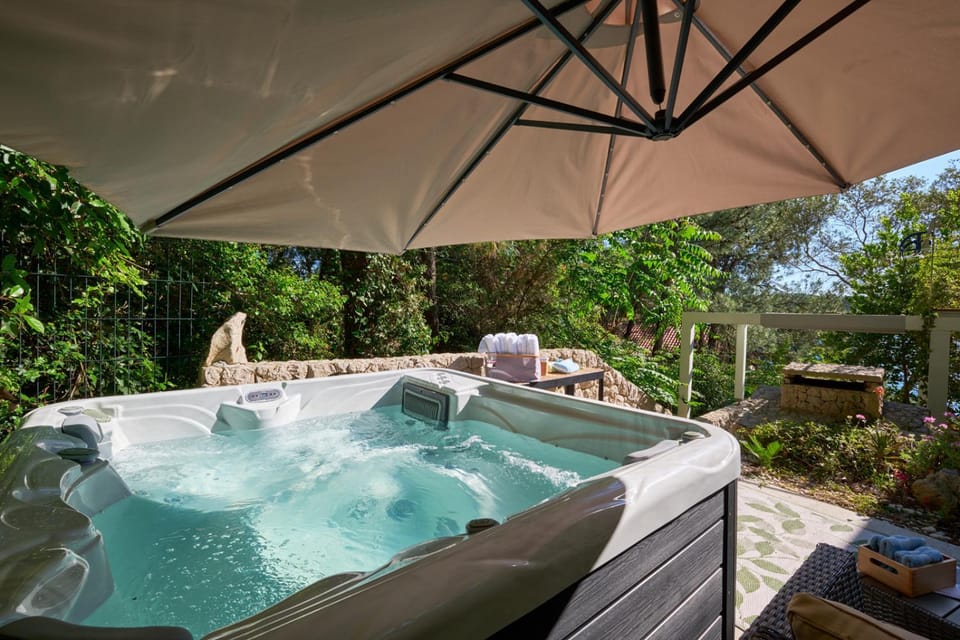Hot Tub, Garden view
