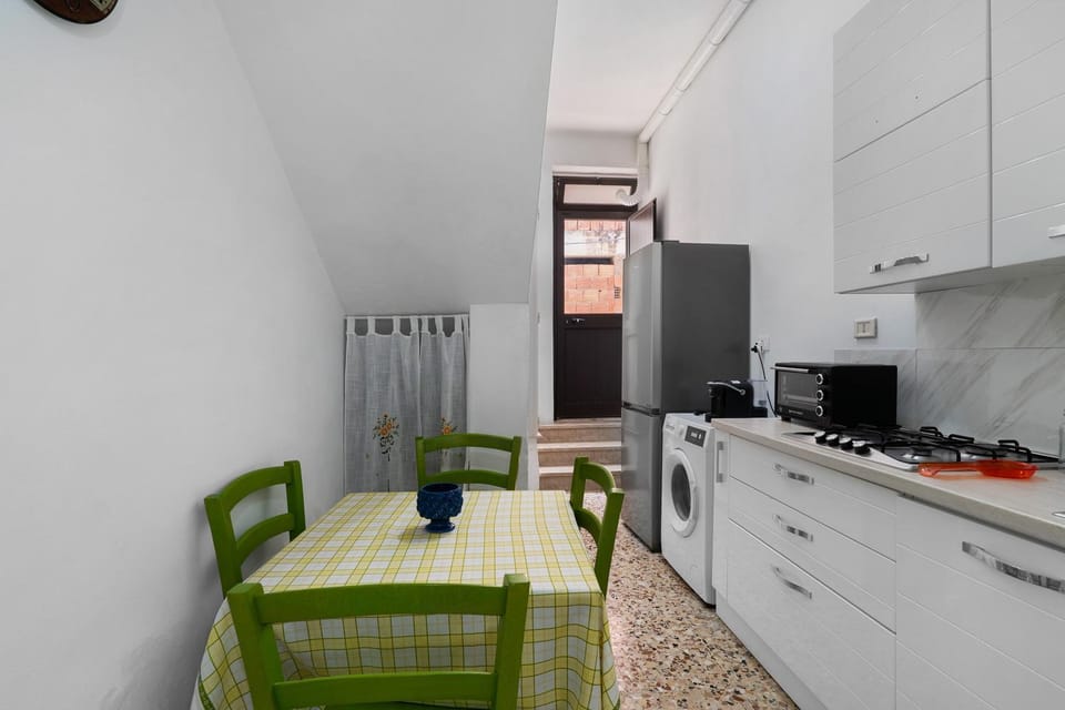 Property building, Kitchen or kitchenette, Living room