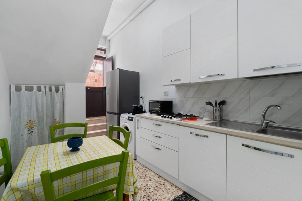 Property building, Kitchen or kitchenette, Living room