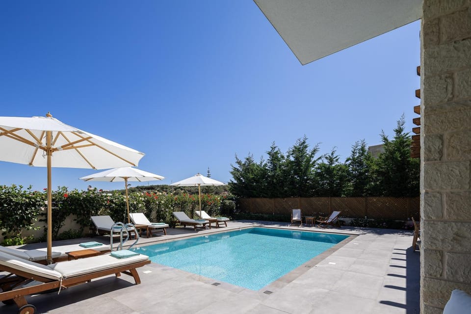 Swimming pool, sunbed
