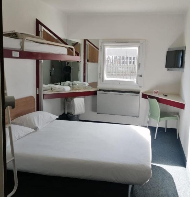 Bed, Bedroom, bunk bed