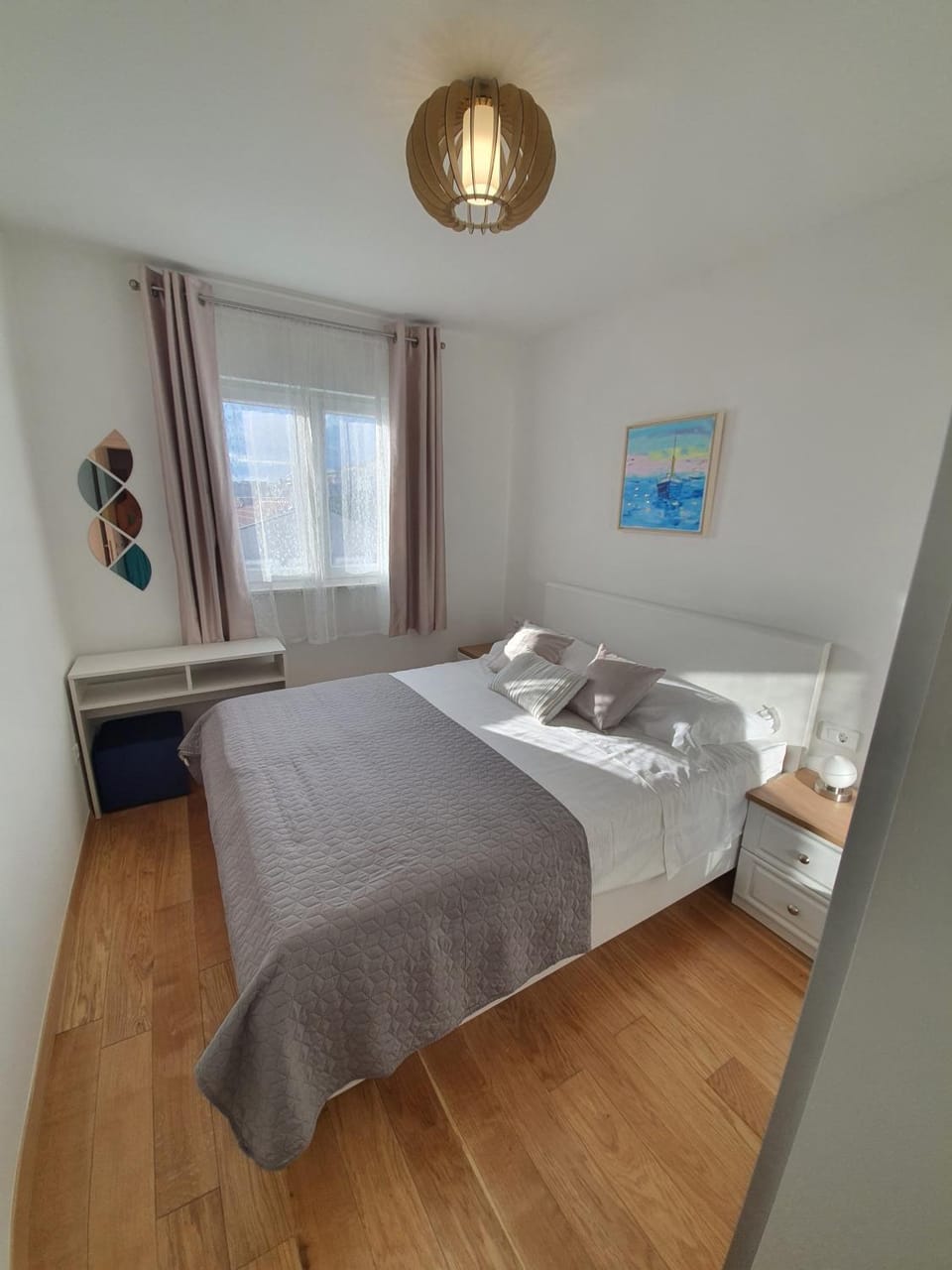 Bedroom, Mountain view, Sea view, air conditioner