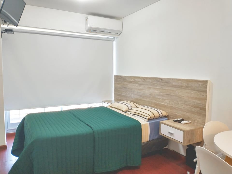 Bed, TV and multimedia, air conditioner