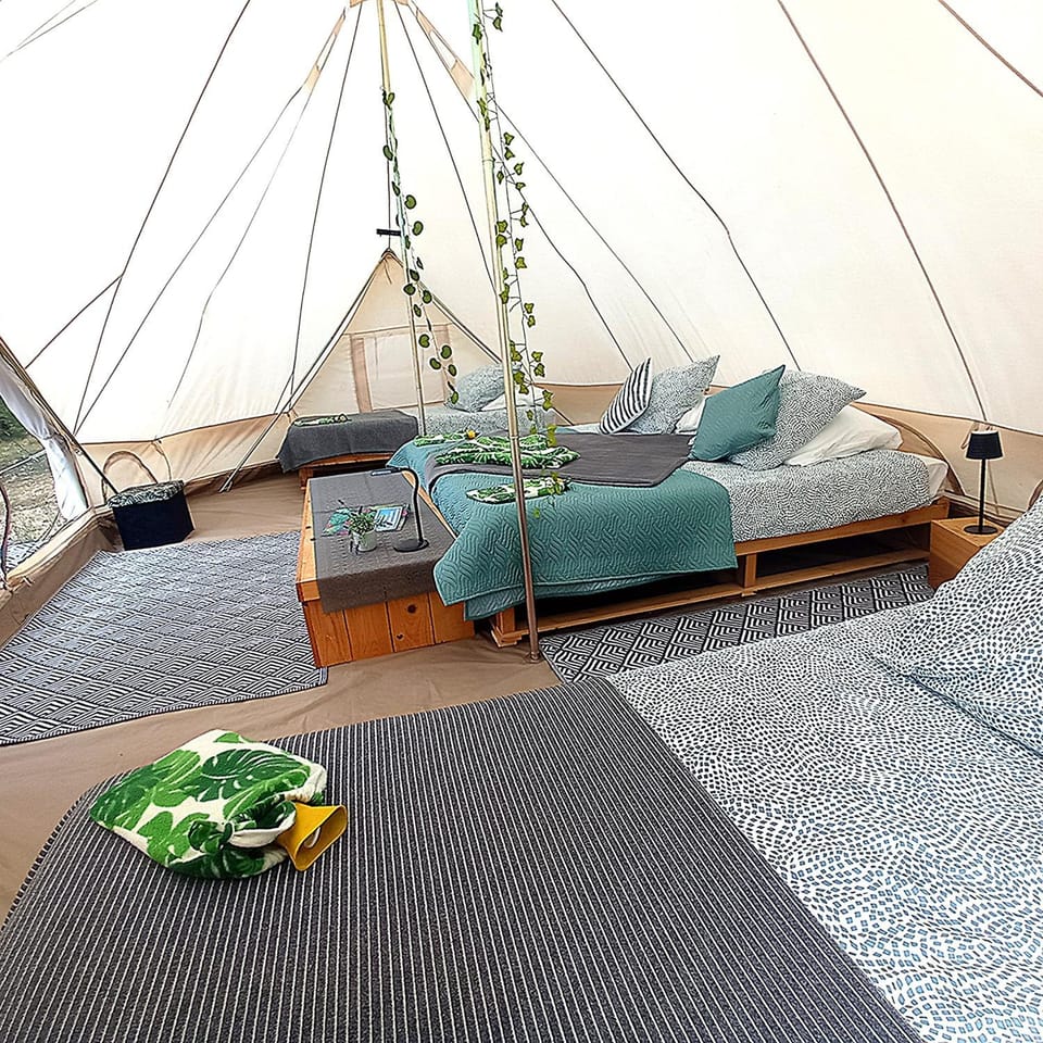 Dordogne Glamping & Camping Campground/ 
RV Resort in Occitanie