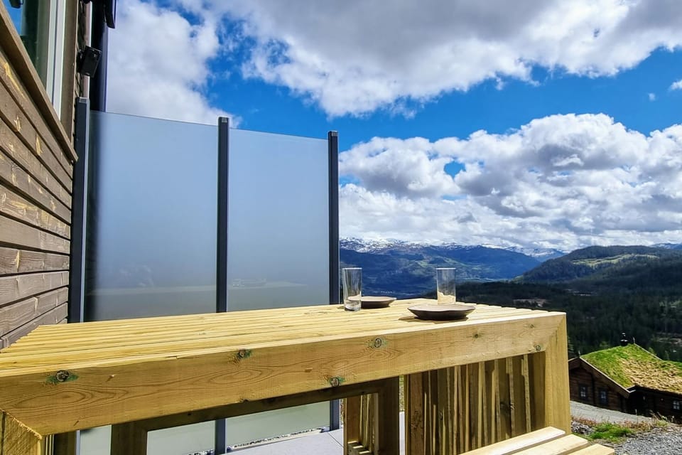 Balcony/Terrace, Mountain view
