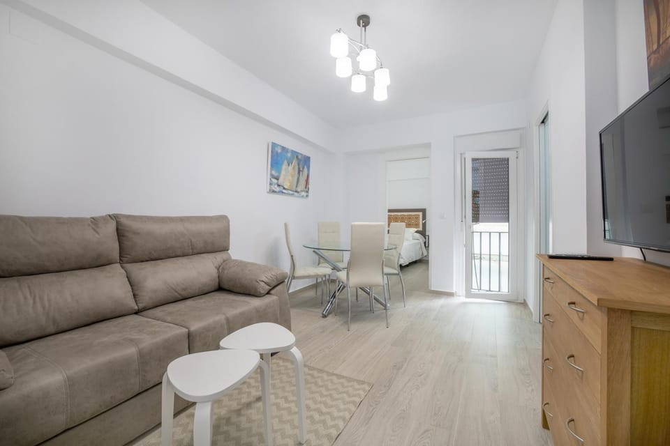 Communal lounge/ TV room, TV and multimedia, Living room, air conditioner