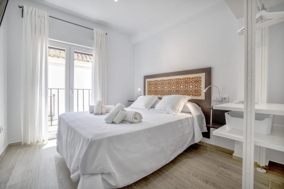 Bed, Bedroom, towels, air conditioner