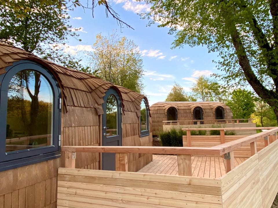 Property building, Summer, Balcony/Terrace, Balcony/Terrace