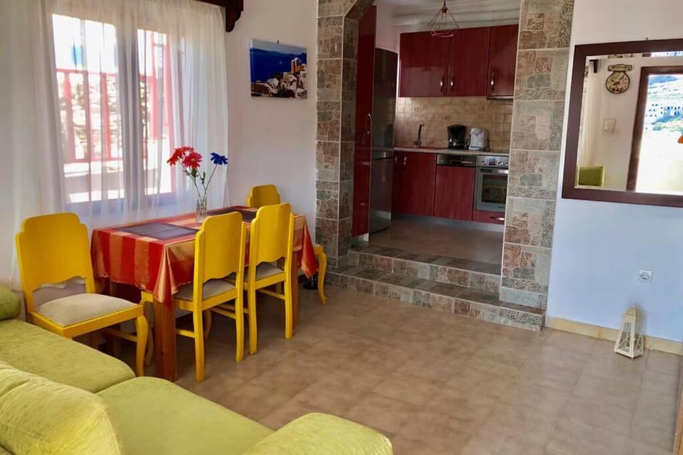 Kitchen or kitchenette, Living room, Seating area