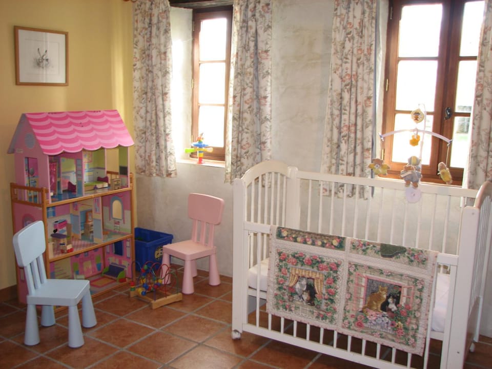 Bedroom, cot