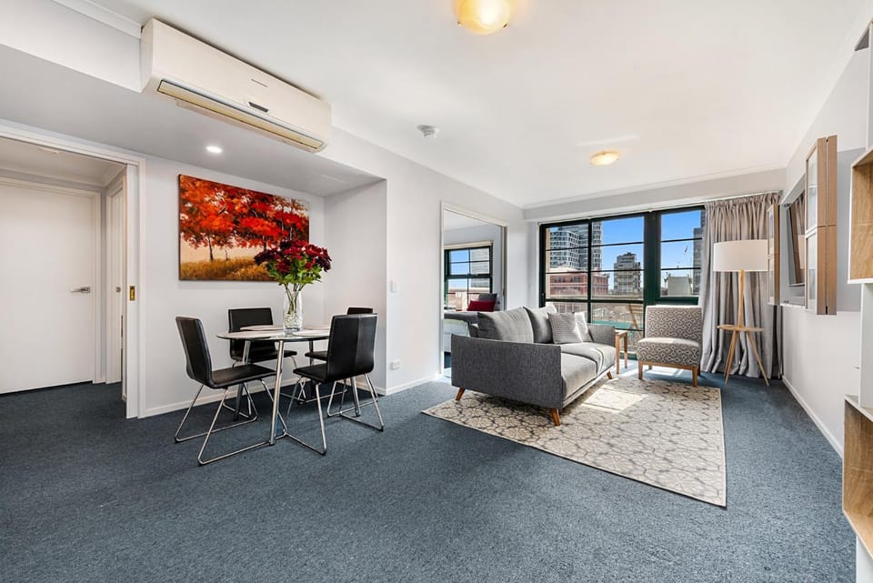 Family Unit with Balcony, Free Trams to CBD Sights Apartment in Melbourne