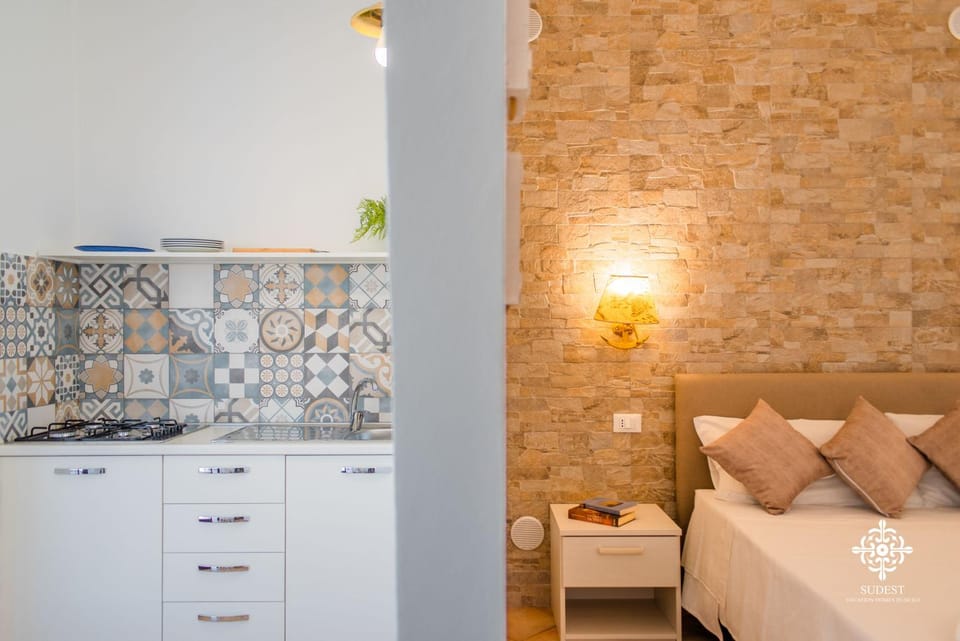 Kitchen or kitchenette, Bedroom
