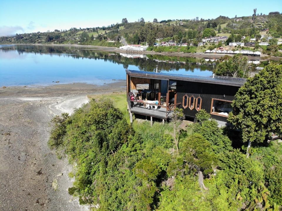 CASA BARCA DE CHILOÉ House in Los Lagos, Chile