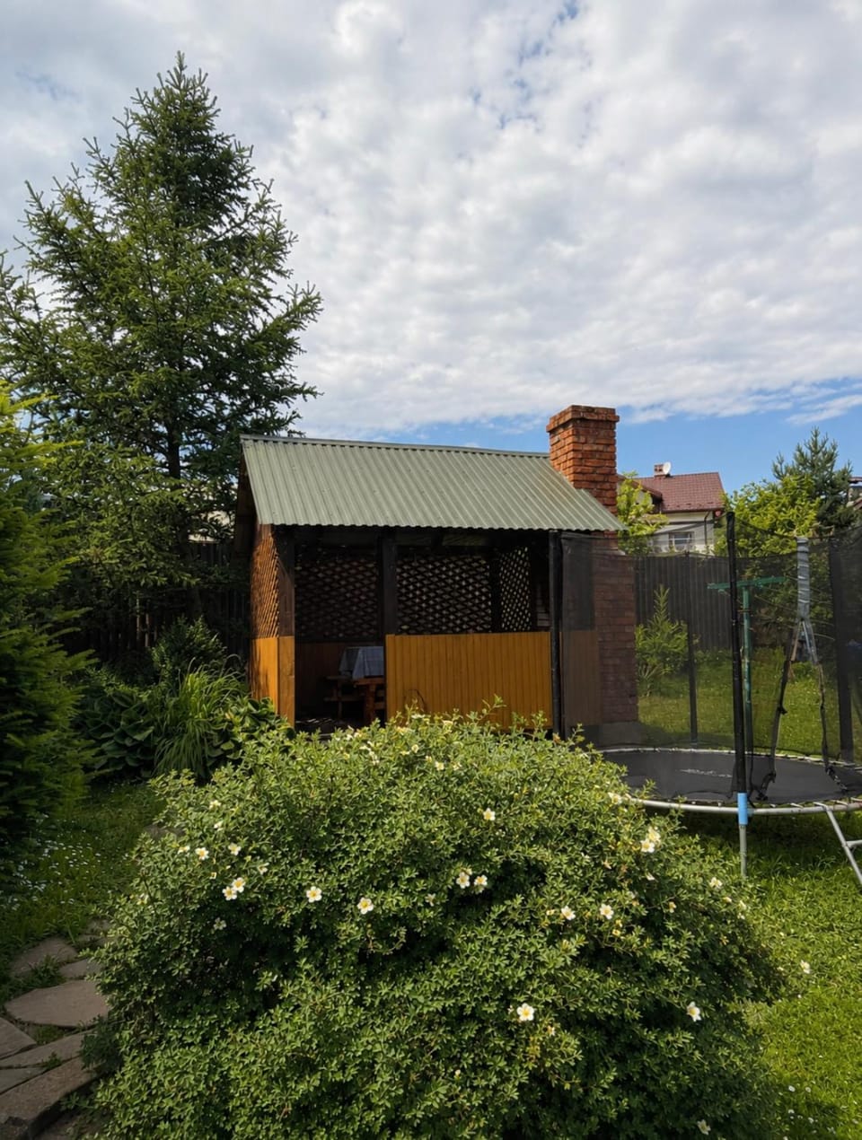 Котедж з неймовірними краєвидами, Карпатський Чан DREAM, Чан Джакузі Bed and Breakfast in Lviv Oblast