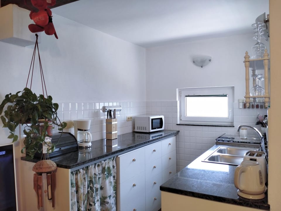 Cheerful two bedroom cottage with panoramic view in Celina House in Split-Dalmatia County