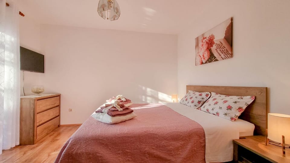 Bed, TV and multimedia