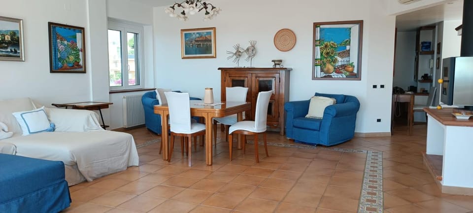 Communal lounge/ TV room, Dining area