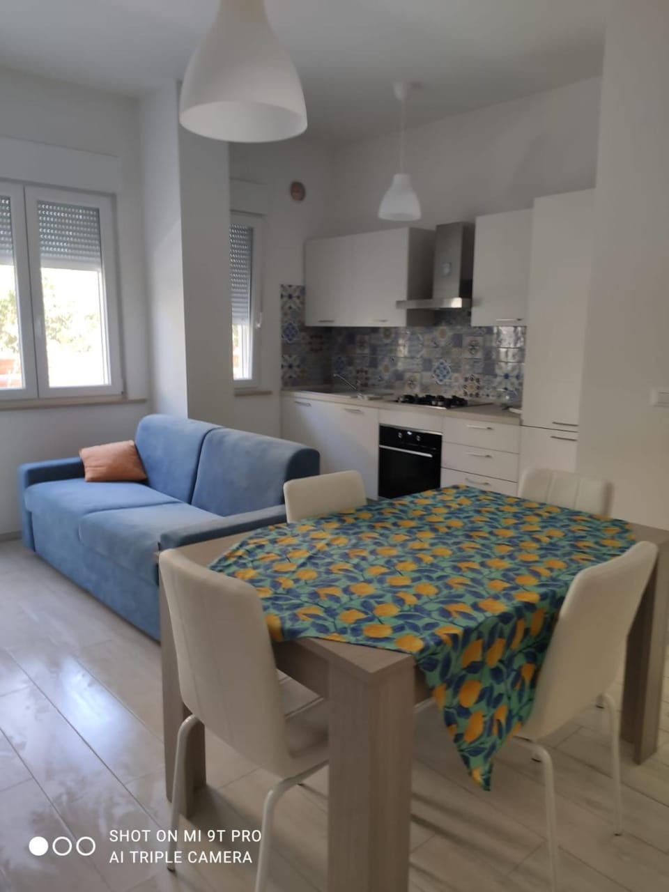 Living room, Seating area, kitchen