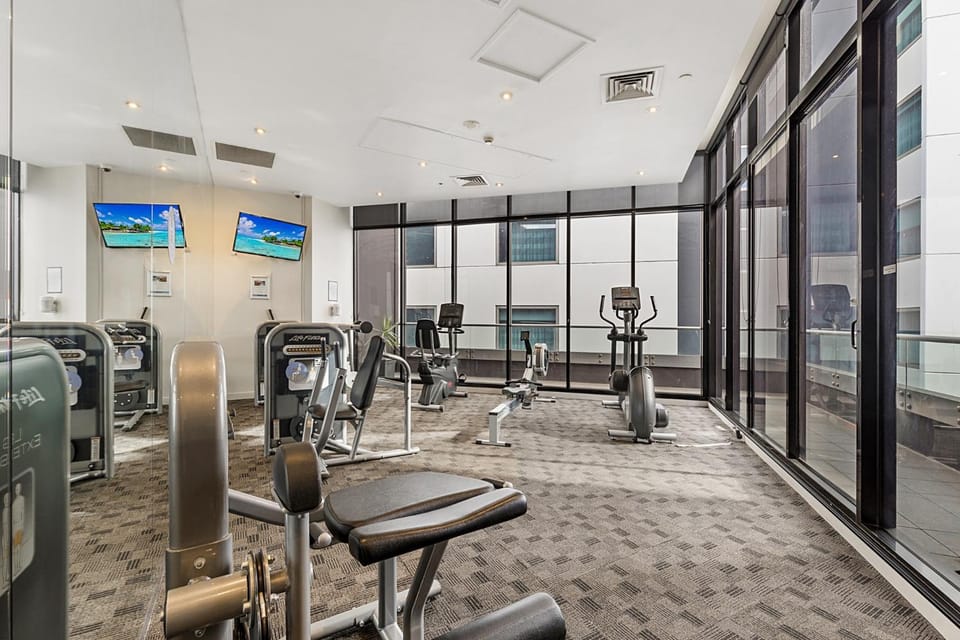 Executive Unit with Pool and Gym near Riverfront Apartment in Southbank
