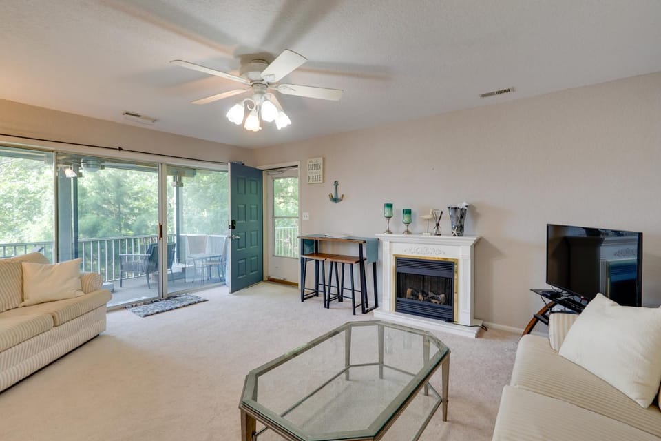 2 Pools, Boat Slip! Waterfront Regatta Bay Condo House in Village Four Seasons