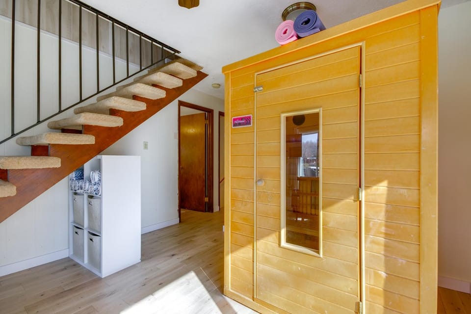Boat, Fish, Swim! Lake of the Ozarks Home w/ Dock House in Village Four Seasons