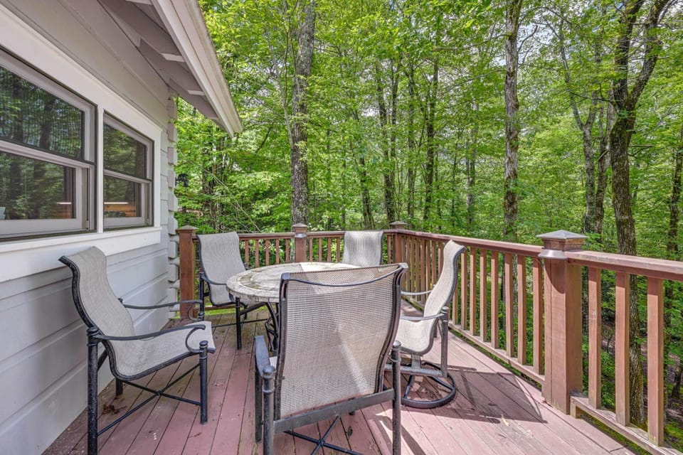 Cozy Retreat w/ Deck & Sapphire Resort Access! House in Tennessee