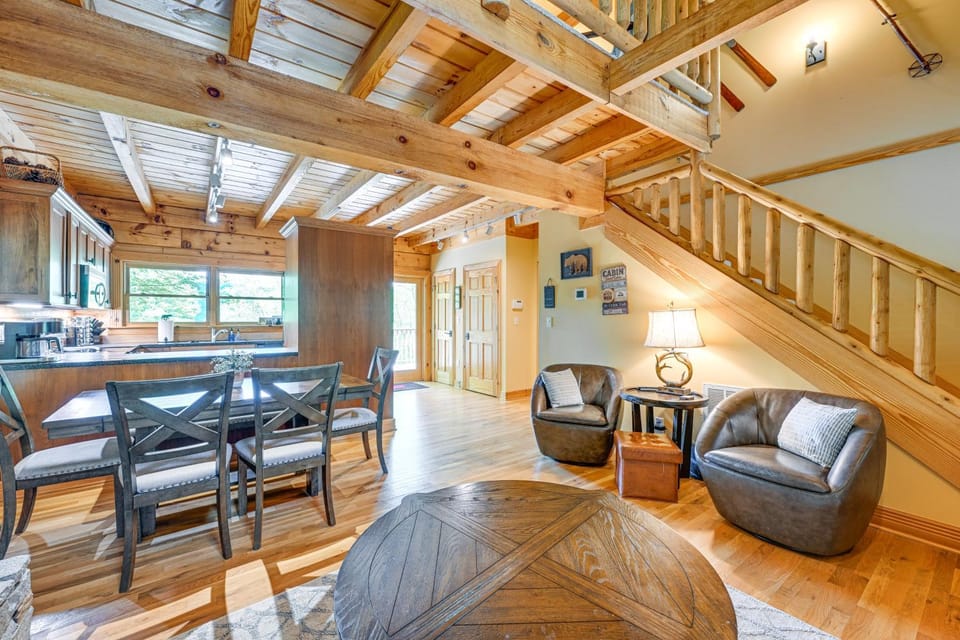 Cozy Retreat w/ Deck & Sapphire Resort Access! House in Tennessee