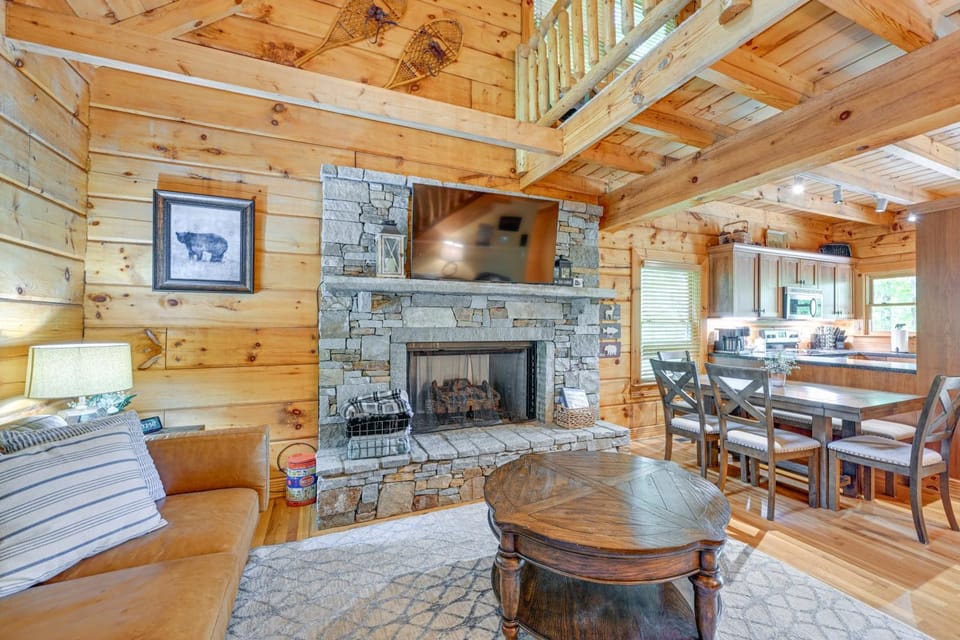 Cozy Retreat w/ Deck & Sapphire Resort Access! House in Tennessee