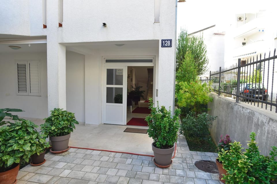 Property building, Facade/entrance